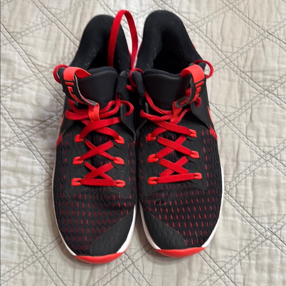 Nike Black and Red Basketball Witness V.5 Air Zoom Shoes - Picture 2 of 6